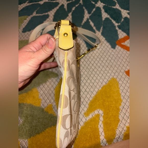 Coach Signature Crossbody Bag with Floral Appliqué - Picture 7 of 15